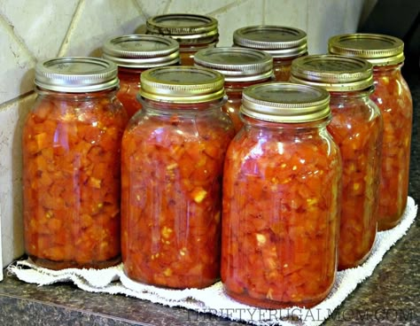 How to Can Diced Tomatoes Canning Pineapple, Salsa Canning Recipes, Can Tomatoes, Canning Tomatoes Recipes, Water Bath Canning Recipes, Preserving Vegetables, Food Canning, Can Diced Tomatoes, Canning Fruit