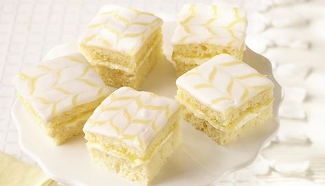 Follow this easy recipe from Betty Crocker™ to make delicious Lemon Petits Fours for afternoon tea! They're cute & delicious - bound to be a hit with your guests! Lemon Petit Fours, Petit Fours Recipe Easy, Petit Four Recipes, Brownie Mix Cookies, Lemon Layer Cakes, Vanilla Birthday Cake, Tea Time Food, Lemon Drizzle Cake, Salted Caramel Brownies