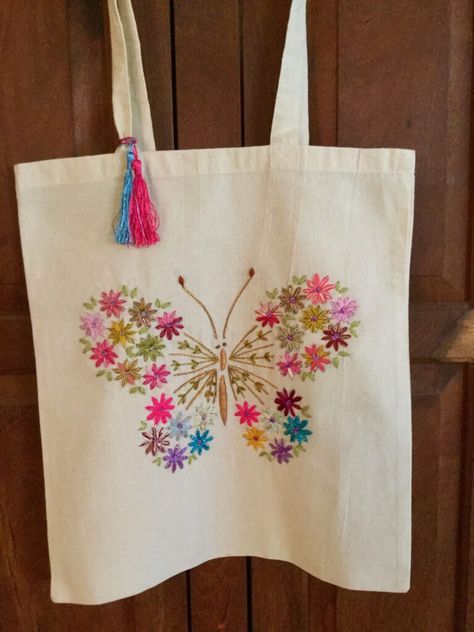 ¡En Serio No Puedes Dejar De Ver Estas Lindas Ideas De Bolsos Bordados A Mano! | Manualidades eli Canvas Bag Design, Butterfly Bags, Diy Bag Designs, Hand Embroidery Patterns Flowers, Pola Sulam, Embroidery Bags, Handmade Tote, 자수 디자인, Tote Bags Handmade