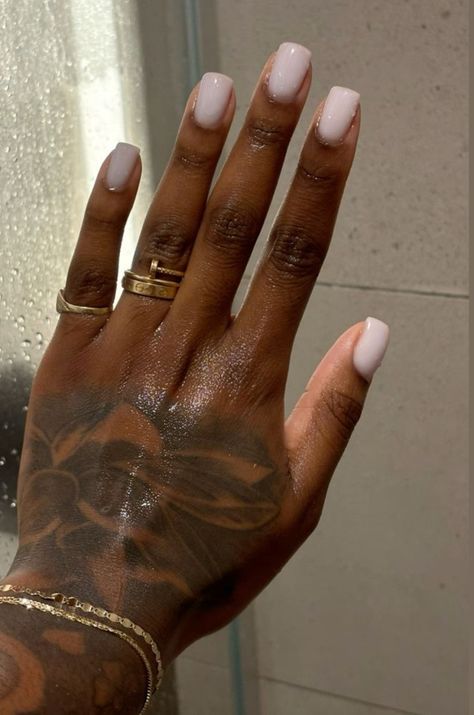 Dip Nails On Dark Skin, Solid Color Nails Black Women, African American Nails Dark Skin, Dip On Real Nails, Classy Nails Dark Skin, Professional Short Nails, Clean Girl Nails Black Women, Manicure Dark Skin, Hypebae Aesthetic