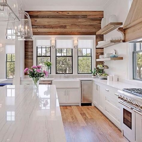 Beach House Kitchens, Farmhouse Kitchen Design, Modern Farmhouse Design, White Kitchen Design, Beach House Interior, Farmhouse Style Kitchen, Modern Farmhouse Kitchens, Tile Ideas, Counter Tops