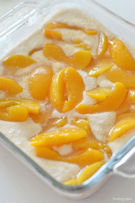 Easy Bisquick Peach Cobbler Recipe, No Mix Peach Cobbler, Peach Cobbler With Pancake Batter, Recipes With Can Peaches, Can Peach Cobbler Easy, Canned Peach Deserts, Cracker Barrel Peach Cobbler Recipe, Peach Cobbler With Canned Peaches And Bisquick, Easy Peach Cobbler Recipe With Self Rising Flour