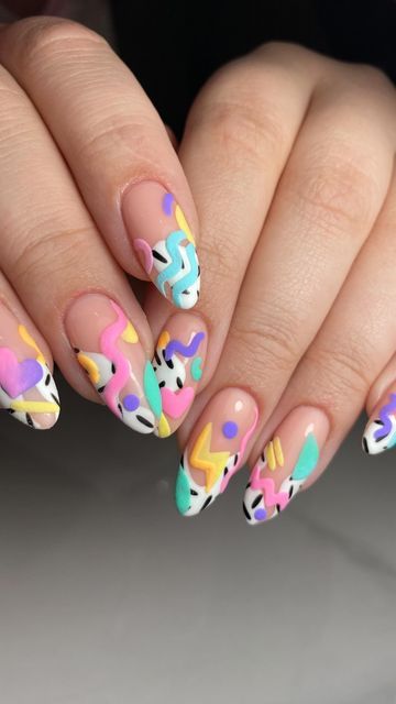 𝙉𝘼𝙄𝙇𝙎 𝘽𝘼𝘽 on Instagram: "It took everything in me to not put a palm tree on this set but in the end I gave into the urge and don’t regret it one bit 🌴" Trending Oval Nails, Memphis Design Nails, 1980 Nails Design, Palm Spring Nails, Retro 80s Nail Designs, 80s Style Nails, Crazy Fun Nails, Retro Nail Ideas, Miami Vice Nails