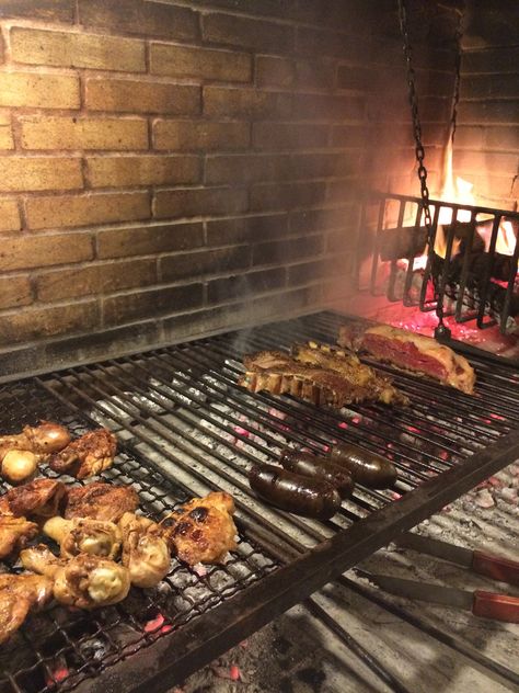 Pollo, Morcilla de Dulche, Vacio = Happy BBQ Bbq Pics, Terrace Kitchen, Bar B Q, Carne Asada, Photography Poses For Men, Bbq Grill, Poses For Men, Seafood, Grilling