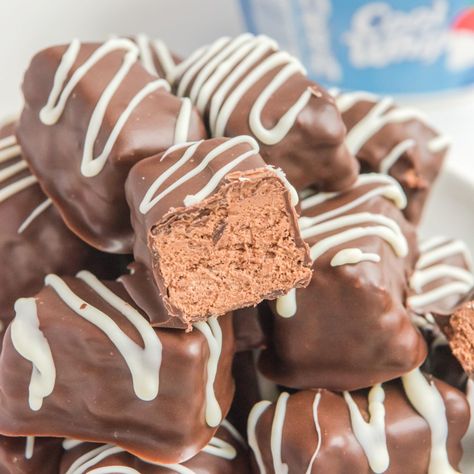 Cool Whip Candy, Cool Whip Cookies, 3 Musketeers, Chocolate Melting Wafers, Candy Recipes Homemade, Homemade Candies, Incredible Recipes, Cool Whip, Sweet Taste