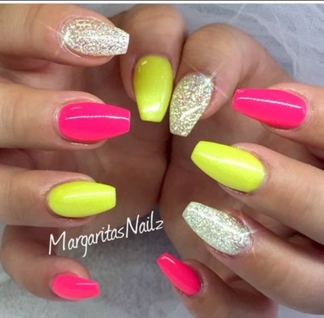 Bright Nails, Nail Designs Glitter, Neon Nails, Dipped Nails, Yellow And Pink, Funky Nails, Fancy Nails, Short Acrylic Nails, Creative Nails