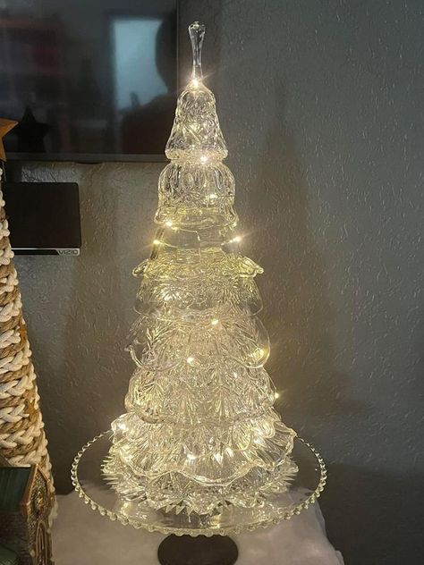 Christmas Tree Dyi, Repurpose Crafts, Glass Christmas Trees, Christmas Gift Games, Beach Christmas Decorations, Glassware Crafts, Diy Christmas Decor Ideas, Jeweled Christmas Trees, Craft Recipes