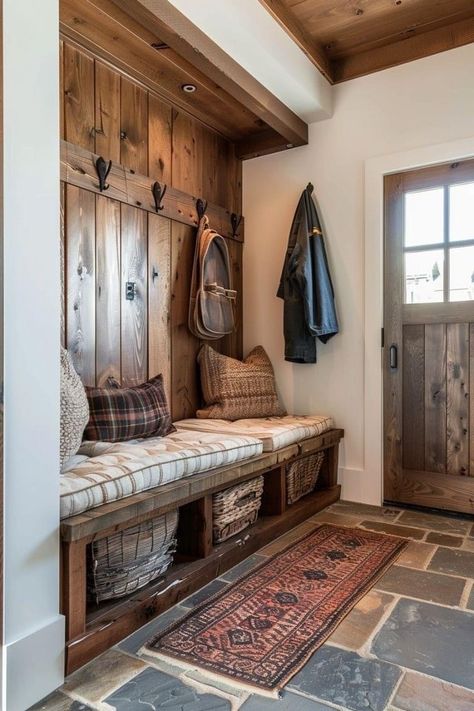 Cabin Entryway Ideas, Cabin Kitchen Decor, Small Mudroom Ideas, Entryway Decor Ideas, Log Cabin Interior, Mudroom Design, Decor Hacks, House Construction Plan, Rustic Home Design