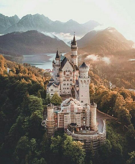 Castle On The Hill, Landscape Photography Tips, Neuschwanstein Castle, Europe Photos, Beautiful Castles, Travel Photo, Beautiful Buildings, Travel Insurance, Nature Pictures