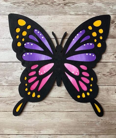 Door Hanging Ideas, Butterfly Sign, Hanging Craft Ideas, Wood Butterfly, Photoshop Design Ideas, Hanging Craft, Summer Door Hanger, Paper Wall Hanging, Diy Gifts For Friends