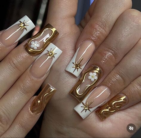 Jhene Aiko Nails Idea, Simple Nail Designs Gold, Aphrodite Nails Square, Gold Lined Nails, Gold Jewel Nails, God Nails Design, Virgo Nail Ideas, Green And Gold Chrome Nails, Gold Nail Designs Acrylic