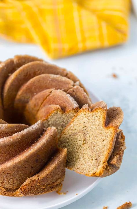 snickerdoodle bundt cake Snickerdoodle Bundt Cake, Snickerdoodle Cake, Bundt Recipes, Pumpkin Bundt Cake, Cake Mug, Caramel Frosting, Bundt Cakes Recipes, Bundt Cakes, Yellow Cake