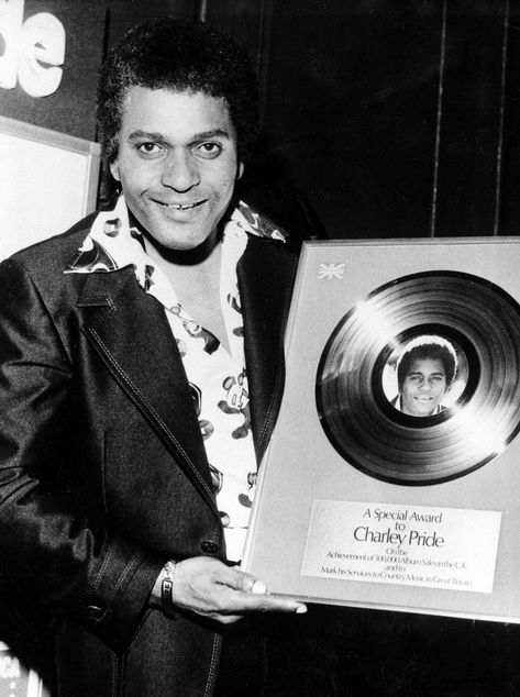 Charley Pride, Black Superstar, Country Musicians, Entertainer Of The Year, Sports Celebrities, Country Music Stars, Country Music Singers, Country Stars, Music Charts