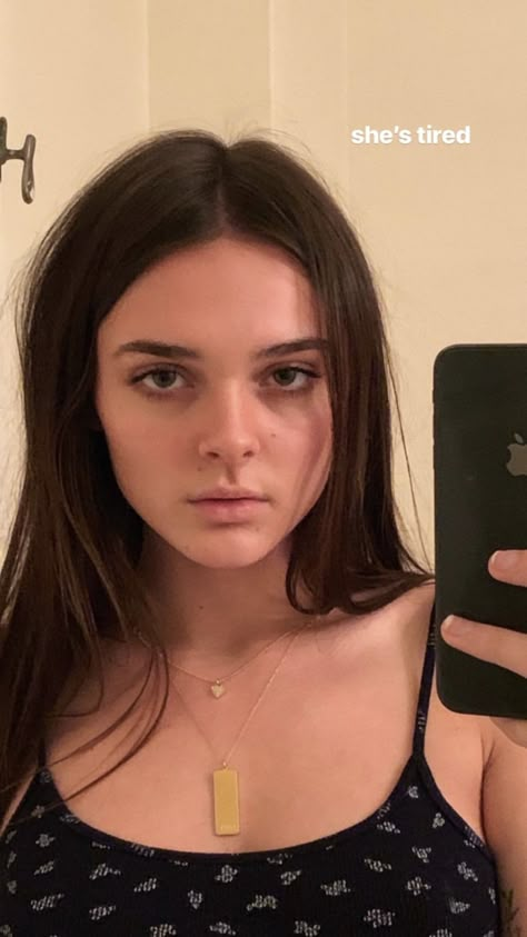 Funny Selfie, Beat Friends, Funny Snapchat Stories, Charlotte Lawrence, Slay Girl, Clever Captions For Instagram, Instagram Captions For Friends, Instagram Captions Clever, Friend Funny