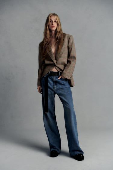 Zara Fall, Winter Mode, Cropped Flare Jeans, Perfect Jeans, Fashion Photoshoot, Lookbook Outfits, Zara United States, Edgy Fashion, Zara Women