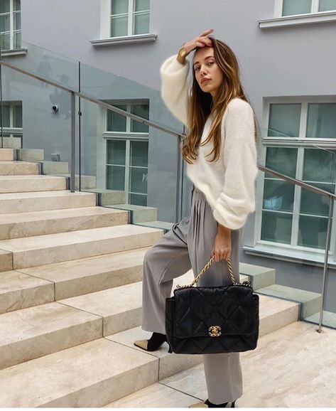 Dina on Instagram: “Chanel New 🖤✨ yay or nay?” Chanel Street Style, Chanel 19 Bag, Chanel Maxi, Chanel 19, Bag Outfit, Wardrobe Outfits, Trendy Fashion Outfits, Chic Outfit, Street Style Looks