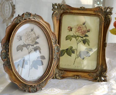 Old Picture Frames Vintage, Ornate Photo Frames, Vintage Brass Picture Frames, Vintage Gold Frame Art, Small Vintage Picture Frames, Vintage Photo Frame Aesthetic, Vintage Photo Frames On The Wall, Vintage Photo Frame Wall, Retro Picture Frames