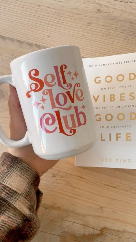 Mug Printing Ideas Design, Cute Mug Designs Ideas, Cute Coffee Mugs Aesthetic, Cup Print Design Mugs, Coffee Mug Designs Creative, Coffee Cup Design Ideas, Aesthetic Mugs Coffee, Pretty Mug, Glass Tumbler Design