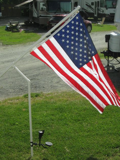 Diy Flag Pole, Pvc Flag Pole, Flag Pole Ideas, Pvc Crafts, Rv Camping Ideas, Yard Crafts, Diy Flag, Fort Wilderness, Flag Poles