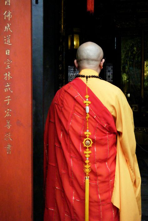 myworldview-photography:  “和尚“ (Buddhist Monk) Kunming - China Buddhist Fashion, Atla Clothing, Buddhist Aesthetic, Priest Oc, Buddhist Monk Robes, Kunming China, Buddhist Clothing, China Aesthetic, Tibetan Culture