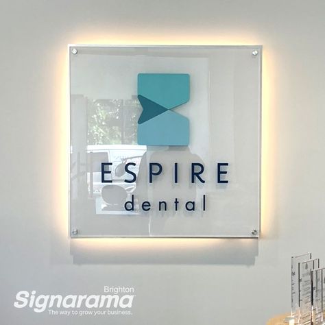 Dental Signage Design, Dental Clinic Signage, Clinic Decoration Ideas, Dental Signage, Frosted Window Design, Fabric Shop Display, Dental Business Cards, Dental Clinic Logo, Studio Medico