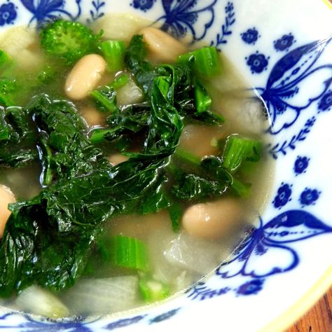 Broccoli Rabe, White Bean and Parmesan Soup Brocoli Rabe Recipes, Rappini Recipes, Rapini Recipes, Broccoli Rabe Recipe, Creamy Beans, White Bean Soup Recipes, Parmesan Soup, Broccoli Rabe, Chili Soup