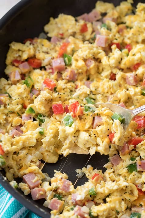 Diced Ham Recipes, Denver Omelet, Ham Breakfast, Fluffy Scrambled Eggs, Scrambled Eggs Recipe, Breakfast Bites, Roasted Chicken Breast, Eggs Breakfast, Breakfast Eggs