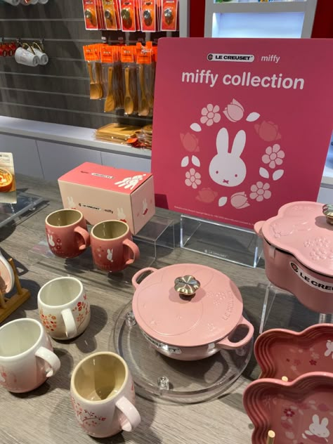 miffy collection with le creuset Miffy Le Creuset, Miffy Home Decor, Miffy Decoration, Miffy Decor, Le Creuset Aesthetic, Miffy Collection, Miffy Aesthetic, Miffy Bunny, Le Crueset