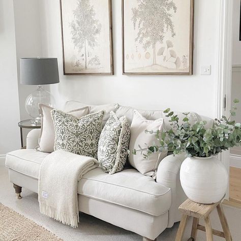 It’s finally the weekend! Hope everyone has a lovely one 🤍 This gorgeous photo is by Luci from @our_wandsworth_home featuring our Linum Angora cushions 🌿 #livingroomstyle #livingroomdecor #livingroomideas #livingroominspo #livingroomstyling #cushions #handmadecushions #interiorstyling #neutralhome #interiorsinspo #moderncountrystyle #moderncountryinteriors #moderncountrydecor #countrynewbuild #simplestyling #countrycottagestyle #farmhousestyling #neutralhome #neutralstyling #neutraldecor #i... London Decor, Sofa Cushions, Soft Furnishings Cushions, Living Room Inspo, Living Room Style, Living Room Inspiration, Room Inspo, Home Living Room, Room Inspiration