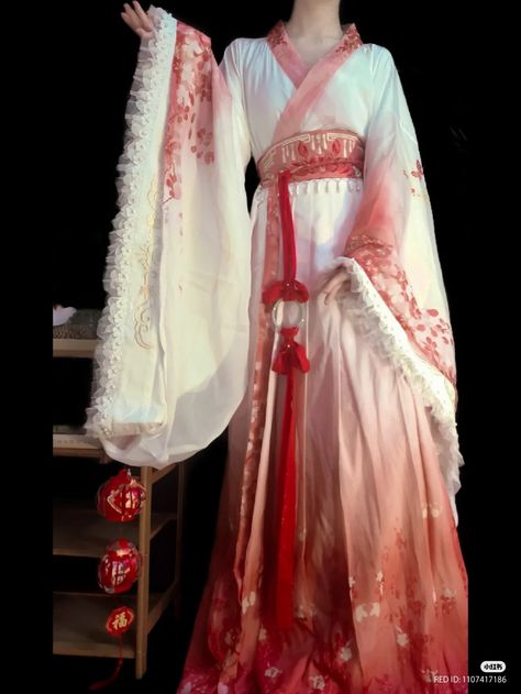 Moon Kimono, Chinese Fancy Dress, Kimono Traditional, Traditional Asian Dress, Unique Wedding Gowns, Old Fashion Dresses, Hanfu Dress, Chinese Dress, Fantasy Fashion