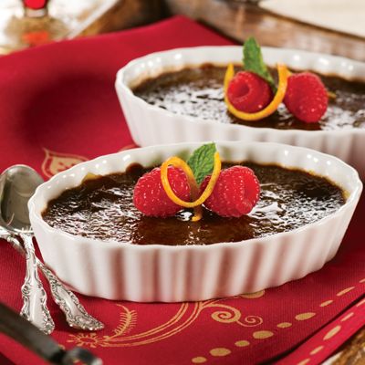 Treat yourself and your loved ones to the smooth chocolaty taste of this truly luxurious Dark Chocolate Crème Brûlée dessert. With a sophisticated combination of vanilla and rich dark chocolate and topped with caramelized sugar, this romantic indulgence is the perfect ending to a special evening. Chocolate Crème Brûlée, Chocolate Creme Brulee Recipe, Creme Brulee Desserts, Chocolate Creme Brulee, Brulee Recipe, Creme Brulee Recipe, Chocolate Creme, Creme Brûlée, Elegant Desserts