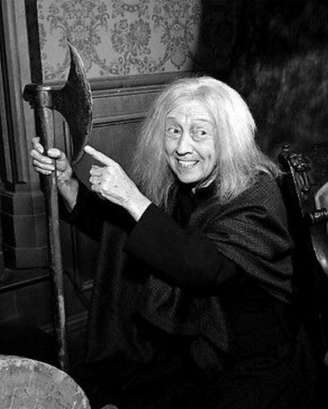 Blossom Rock as Grandmama Addams. Grandmama Addams Family, Thing Addams Family, Original Addams Family, Munsters House, Adams Family Halloween, Addams Family Cartoon, Thing Addams, The Addams Family 1964, Addams Family Tv Show