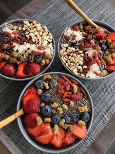 Oats Bowl, Quick And Easy Snack Recipes, Keto Halloween, Fruit Smoothie Bowl, Yoghurt Bowl, Easy Snack Ideas, Simple Family Meals, Healthy Food Inspiration, Keto Snack