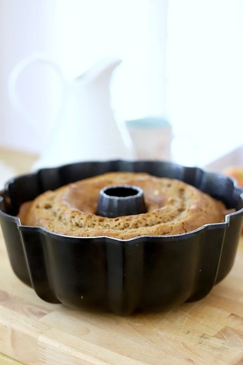 Applesauce Bundt Cake Easy, Apple Cake Made With Applesauce, Cakes With Applesauce, Applesauce Bundt Cake Recipes Easy, Cake Using Applesauce, Cakes Made With Applesauce, Amish Applesauce Cake, Moist Applesauce Cake, Best Applesauce Cake