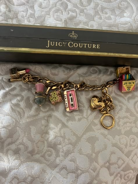 Handmade Charm Bracelet, Juicy Couture Charm Bracelet, Gold Charm Bracelet Aesthetic, Charm Bracelet Aesthetic, Juicy Bracelet, Charm Bracelet Diy, Pandora Bracelet Charms Ideas, Juicy Couture Charms Bracelet, Juicy Couture Bracelet