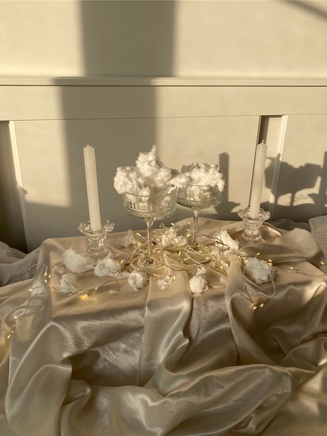 Champagne Aethestic, Neutral Party Aesthetic, Champagne Aesthetic Color, Pearls And Champagne Aesthetic, Champagne Theme Party Decor, Beige Party Aesthetic, Hermia Aesthetic, Champagne Aesthetic Vintage, Champagne Color Aesthetic