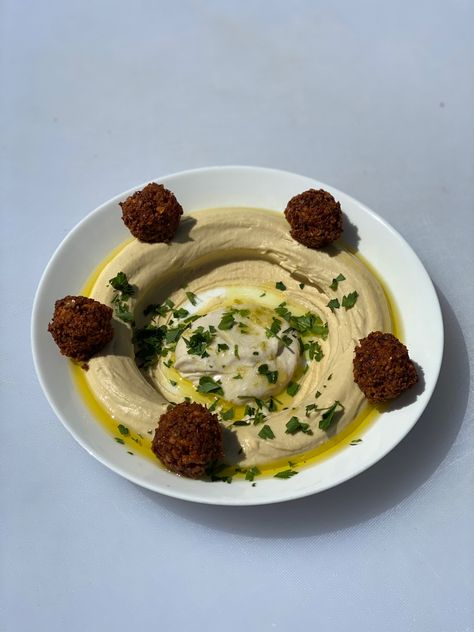 Falafel Presentation Ideas, Hummus Plate, Hummus Falafel, Plate Presentation, Silver Platters, Plate Design, Food Presentation, Hummus, Food Ideas