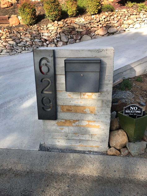 Contemporary Mailboxes Brick, Modern Stone Mailbox Ideas, Concrete Mailbox Ideas, Brick Letterbox Ideas, Brick Mailbox Ideas, Modern Mailbox Ideas, Palm Springs Garden, Modern Mailboxes, Modern Mailbox Design