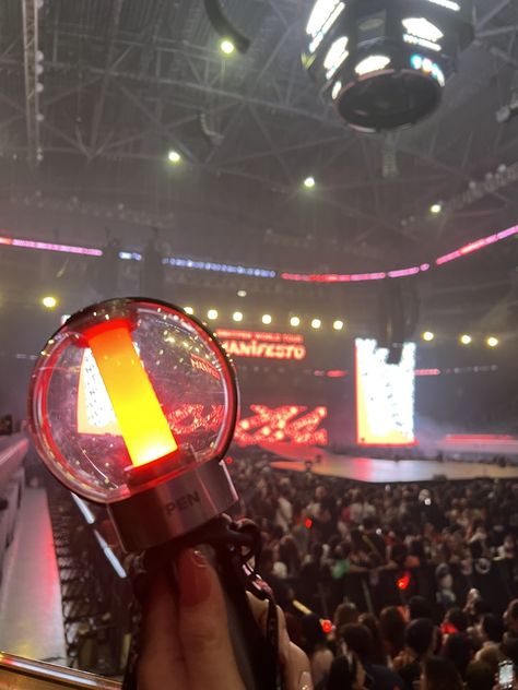 Enhypen Konser Photo, Enhypen Concert Lightstick, Enha Lightstick, Enhypen Concert Pics, Enhypen Lightstick Aesthetic, Engene Lightstick, Engene Bong, Engene Core, Concert Pose