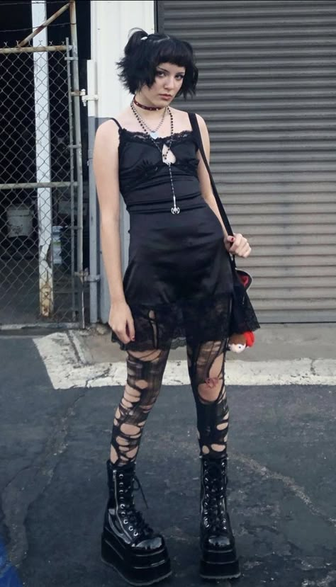 Fashion Outfits Goth, Old Style Outfits, Real Goth Outfits, Goth Y2k Outfits, Basic Goth Outfit, Gothic Outfit Ideas, Cute Gothic Outfits, Goth Outfits Summer, Gothic Summer Outfits