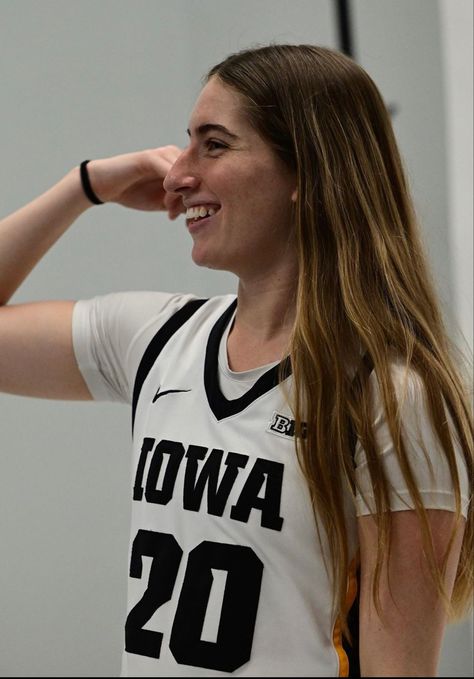 Kate Martin Iowa Basketball, Kate Martin Iowa, Basketball Women, Kate Martin, Iowa Basketball, Basketball Girlfriend, Uconn Womens Basketball, Iowa Hawkeye, Basketball Wives