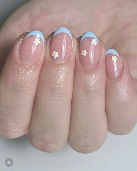 Portugal Inspired Nails, Short Floral Nails, Simple Summer Nail Ideas, Oval Nails Designs, Gel Nails French, Simple Spring Nails, Summer Nail Ideas, Hello Nails, Short Gel Nails