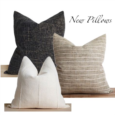 Unique Couches, Throw Pillow Combinations, Grey Sofa Living Room, Neutral Throw Pillows, Pillow Combos, Home Decor Minimalist, Throw Pillows Living Room, Neutral Pillows, Pillow Arrangement