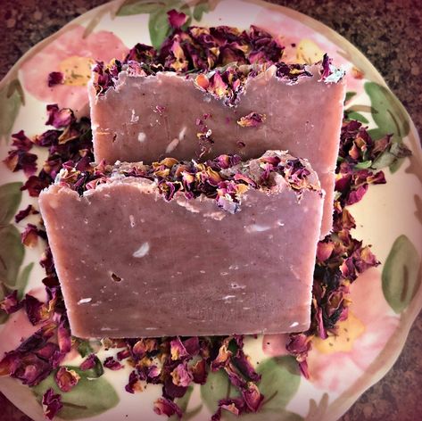 Rose Soap Recipe, Natural Soap Making Recipes, Apothecary Recipes, Diy Extracts, Natural Soaps Recipes, Magic Room, Bar Aesthetic, Soap Design, Handmade Soap Recipes