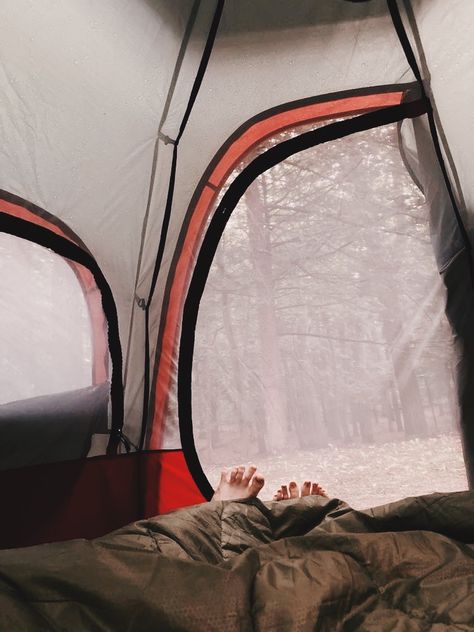 Forest Date Ideas, Camping Date Aesthetic, Camping Couple Aesthetic, Couple Camping Aesthetic, Camping Aesthetic Couple, Forest Date, Tent Camping Aesthetic, Camping Date, Campfire Accessories