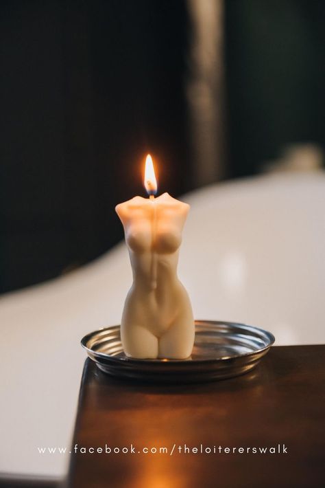 These candles are made with the shapes of human bodies which is highly attractive. Palm Wax Candles, Body Candle, Energy Candles, Warm Home Decor, Organic Candles, Candle Dye, Romantic Candles, Cute Candles, Hair Wax