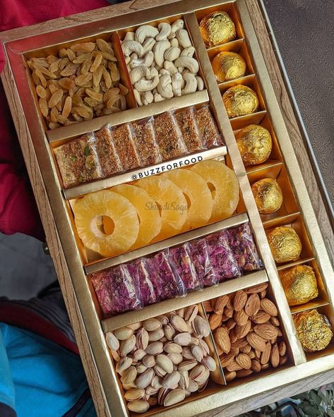 Sweet Box Gift Ideas, Wedding Gifts For Guests Indian, Indian Gift Basket Ideas, Wedding Gift Indian, Indian Wedding Gift Ideas For Guests, Indian Return Gift Ideas, Engagement Fruits Packing Ideas, Gift Box Design Packaging, Indian Wedding Basket Gift Ideas