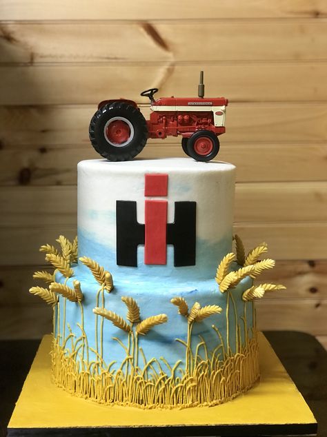 iH cake Combine Cake Farm, Farm Cake Decorating Ideas, Tractor Cake For Men, Farming Cake, Farmer Birthday Cake, Tractor Birthday Cake, Tractor Cakes, Tractor Birthday Cakes, 1rst Birthday