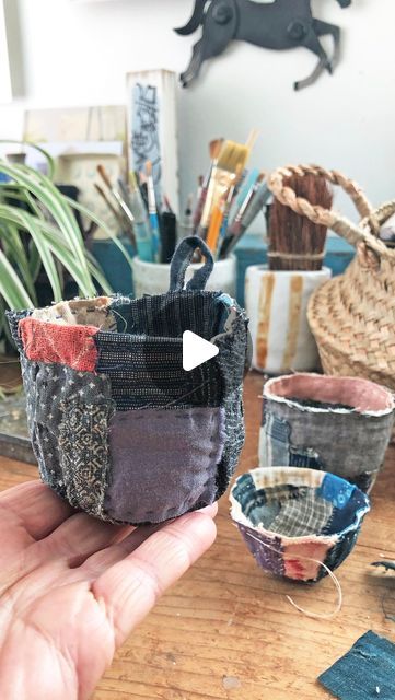 How To Make Stitch Pots, Stitch Pots Tutorial, Fabric Vessels How To Make, Fabric Scrap Basket, Stitch Pots, Fabric Vessels, Boro Bag, Fabric Containers, Scrap Crafts