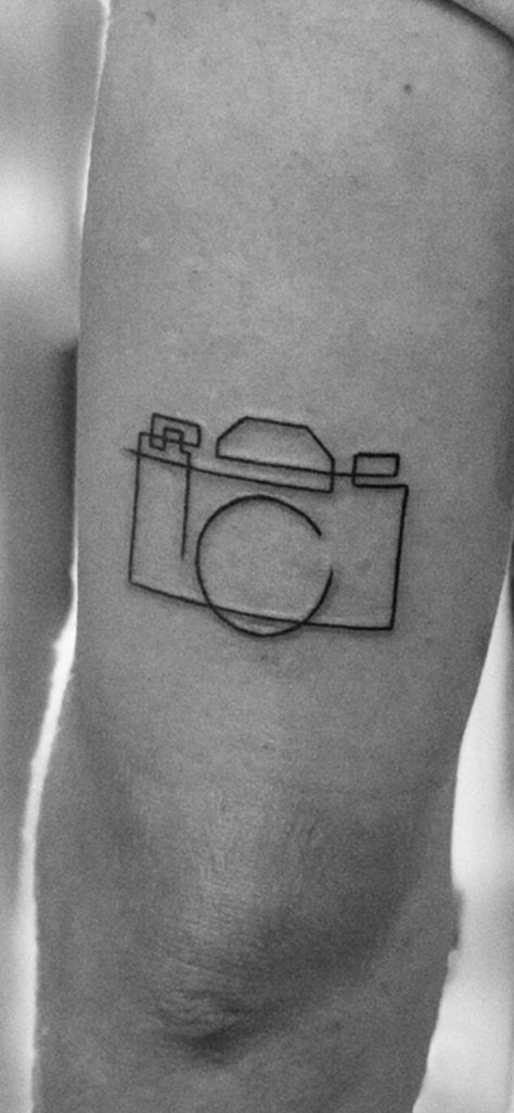 Minimal Camera Tattoo, Camera Line Tattoo, Photography Tattoo Ideas, Photograph Tattoo, Aperture Tattoo, Photographer Tattoo, Simple Line Tattoo, Camera Tattoos, Photography Tattoo